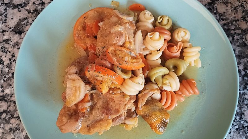 Pollo con naranja y zanahorias