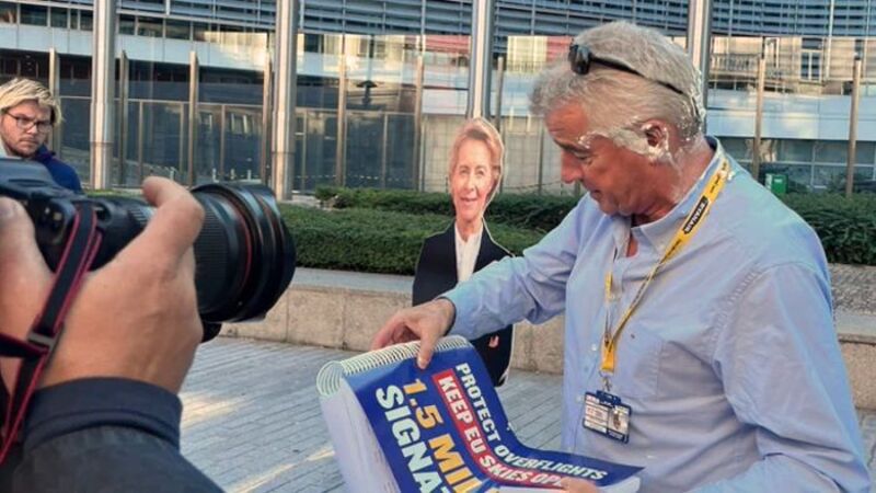 O'Leary med underskifterne O'Leary med underskifterne