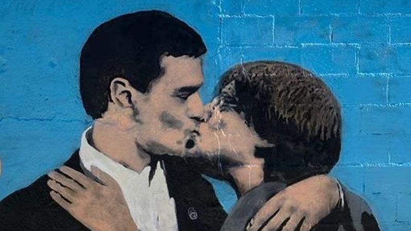Tvboys nye vægmaleri af Pedro Sánchez og Carles Puigdemont i Parque de Glòries i Barcelona