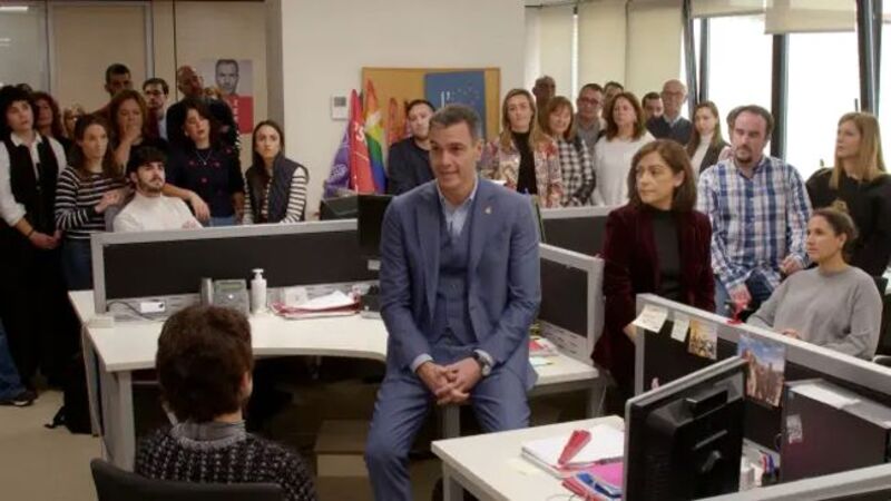 Sánchez blandt personale i PSOEs hovedkvarter i Madrid Sánchez blandt personale i PSOEs hovedkvarter i Madrid