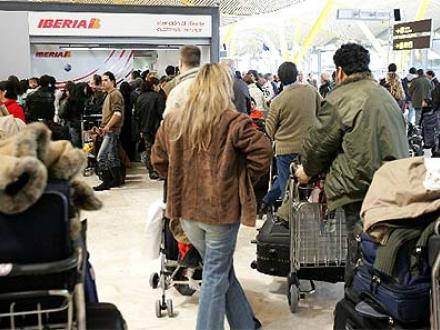 Mange flypassagerer har måttet vente i lufthavnene