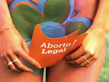 Spanien i Dags artikler om den nye, stramme abortreform har fået en læser til tasterne. Hun er bestemt ikke tilfreds.