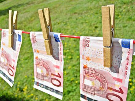 Pensionister får et halvt år til at lovliggøre pensions-indtægter fra udlandet.