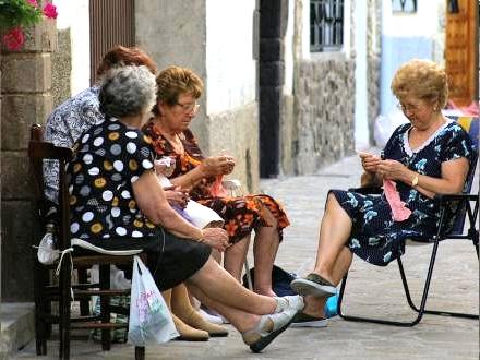 Foto: Maxpixel - http://maxpixel.freegreatpicture.com/Needlework-Age-Spain-Women-2303511