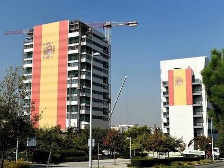 732 m2 flag
