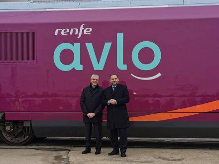 Præsidenten for Renfe, Isaías Táboas, sammen med udviklingsminister José Luis Ábalos