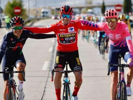 Sidste års vinder, Primoz Roglic, i midten