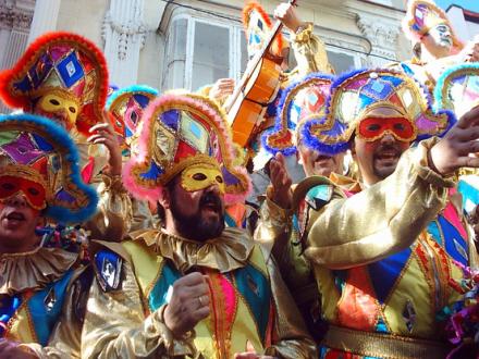 WEEKEND: Der er dømt fest og farver fra næste uge. Hvis du har mulighed for et smut til Cádiz, er det nu!