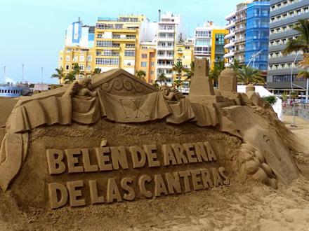 OPLEVELSE: Julekrybbe bygget af sand har igen været et hit på Gran Canaria. ”Sandslottet” har tiltrukket 203.000 besøgende og indsamlet rekordmange penge.