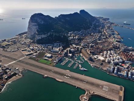 https://upload.wikimedia.org/wikipedia/commons/a/a9/The_Port_of_Gibraltar_%28Aerial_View_from_the_North_West%29.jpg