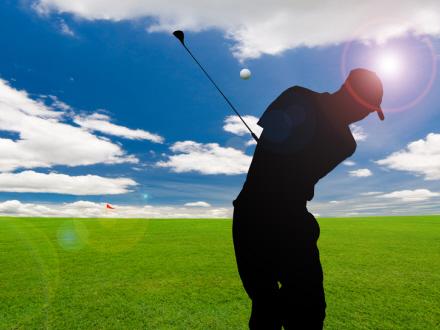 WEEKEND: Når der bliver for koldt og trist i Nordeuropa, kan du stadig dyrke golf i Spanien. Vi tager dig med rundt på nogle af landets mange baner.