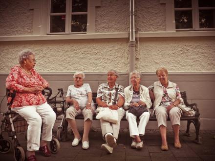 Foto: Pexels - https://www.pexels.com/photo/adult-age-elderly-enjoyment-272864/