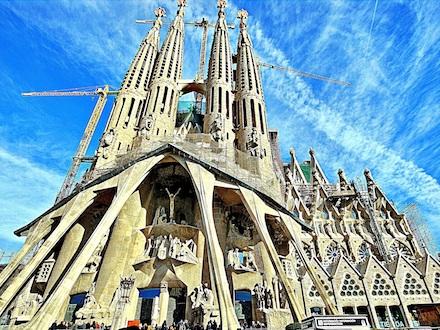 Foto: https://upload.wikimedia.org/wikipedia/commons/f/f5/Temple_Expiatori_de_la_Sagrada_Fam%C3%ADlia_%28Barcelona%29_-_60.jpg