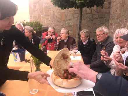 Vin, tapas og hygge i patioen