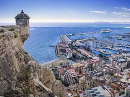 Udsigt over havnen i Alicante